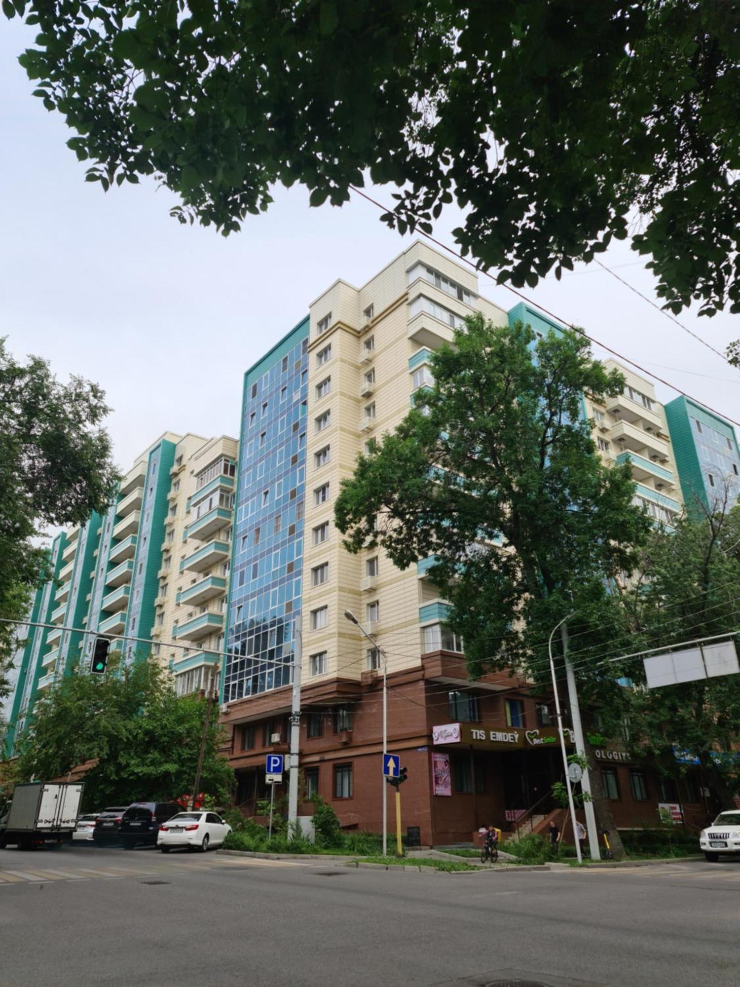 Новый Жк В Самом Центре Города 알마티 외부 사진